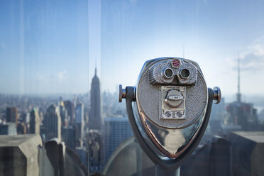 USA, New York City, Manhattan, münzbetriebenes Fernglas am Beobachtungspunkt, Nahaufnahme - HSIF000424