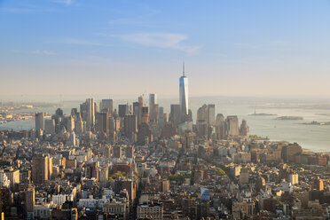 USA, New York City, Manhattan, Finanzviertel bei Sonnenuntergang von oben gesehen - HSIF000432