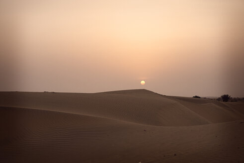 Indien, Rajastan, Sonnenuntergang in der Wüste - BMAF000124