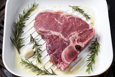 Raw porterhouse steak with rosmary in grill pan - CSF027295