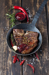 Porterhouse steak with spices and tomato sauce in frying pan - CSF027302