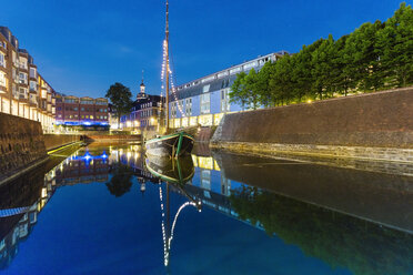 Germany, Dusseldorf, Old town, canal, blue hour - TAMF000397