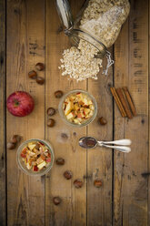 Glasses of overnight oats with sliced apple, hazelnuts and cinnamon - LVF004654