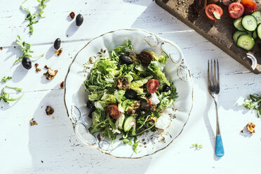 Greek salad with arugula, cheece, olives, tomatoes, cucumber, onion and caramelized nuts - DEGF000734