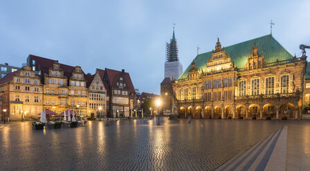 Germany, Bremen, Bremen Town Hall at market square in the evening - TAMF000402