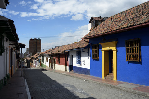 Kolumbien, Bogota, La Candelaria, Altstadt, Häuserzeile, lizenzfreies Stockfoto