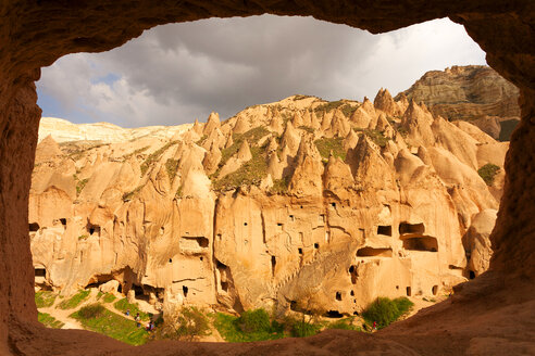 Turkey, Cappadocia, Zelve, view to cliff dwellings at open-air museum - DSGF001144