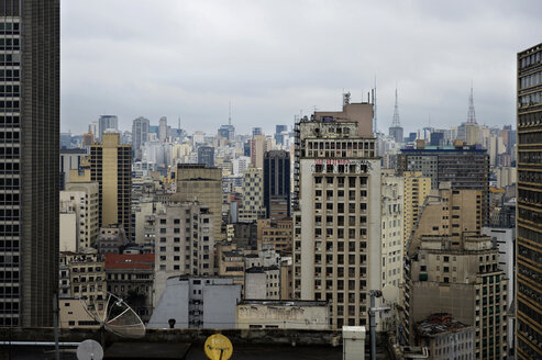 Brasilien, Sao Paulo, Stadtviertel Se, Stadtansicht, besetztes Haus, Cortizo - FLKF000646