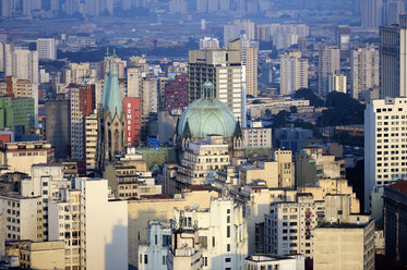 Brasilien, Sao Paulo, Stadtviertel, Republica, Stadtansicht mit Kathedrale - FLKF000650