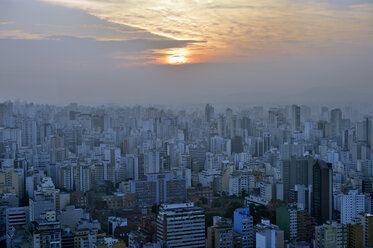 Brazil, Sao Paulo, City district Republica, cityview at sunset - FLKF000652