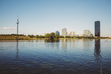 Österreich, Wien, Blick von der Donauinsel auf die Donau City - AIF000285