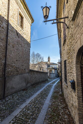 Italy, Emilia-Romagna, Castell'Arquato, Old town, alley - LOMF000246
