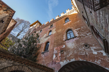 Italien, Emilia-Romagna, Castell'Arquato, Altstadt, Fassade des Schlosses - LOMF000247