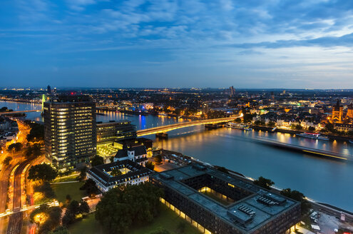 Deutschland, Köln, Blick auf Stadtbild von oben - TAMF000420