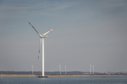 Deutschland, Warnemünde, Rostock Port, Windpark - ASCF000554