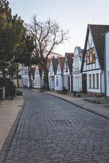 Deutschland, Warnemünde, Häuserzeile, Gasse - ASCF000557