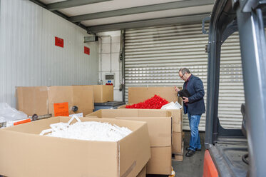 Manager in storage of plastics factory checking products - DIGF000160