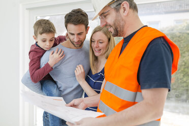 Construction worker explaining family the construction plan - SHKF000554