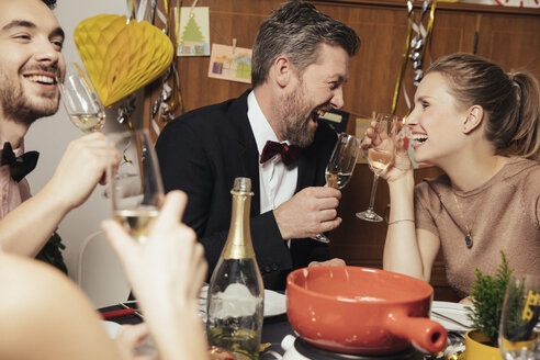 Couple having fun at New Year's Eve party - MFF002936