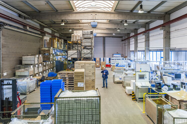 Manager checking goods in storage hall of factory - DIGF000235