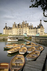 France, Chambord, view to Chateau de Chambord with mooring area in the foreground - DSG001152