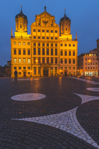 Deutschland, Bayern, Augsburg, Rathaus am Abend, lizenzfreies Stockfoto