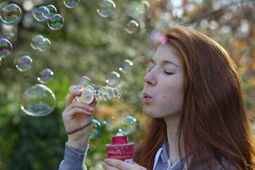 Girl making soap bubbles - LBF001423