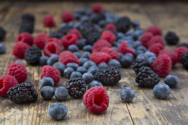 Different wild berries on wood - LVF004678