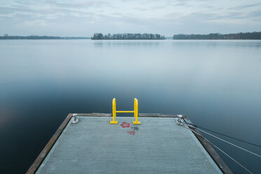 Deutschland, Berlin, Tegeler See, Badesteg - ASCF000561