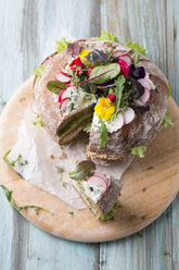 Layered bread cake with cream cheese, red radishes and edible flowers - MYF001439