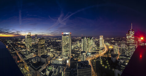 Deutschland, Hessen, Frankfurt, Finanzviertel am Abend - MPAF000052