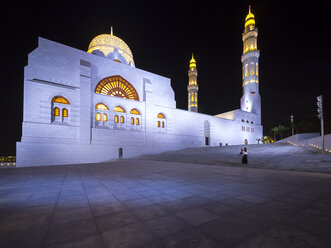 Oman, Muscat, Mohammed Al Ameen Mosque at night - AMF004820