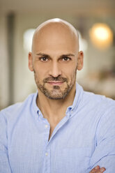 Portrait of bald man with beard - MAEF011442