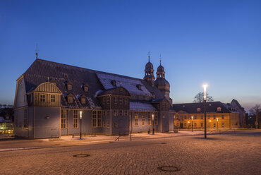 Deutschland, Clausthal-Zellerfeld, Marktkirche am Abend - PVCF000818