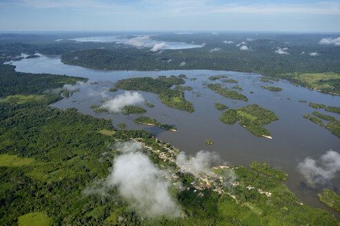 Brasilien, Para, Itaituba, Amazonas-Regenwald, Rio Tabajos, Fischerdorf Periquito und Inseln - FLKF000660