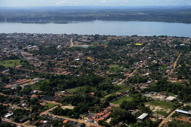 Brasilien, Para, Stadtansicht Itaituba und Rio Tabajos - FLKF000662