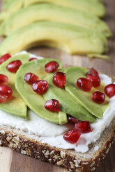 Toast with cream cheese, avocado slices and pomegranate seed - RTBF000073