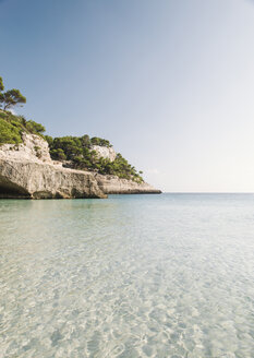 Spanien, Menorca, Cala Mitjana - RAEF000985