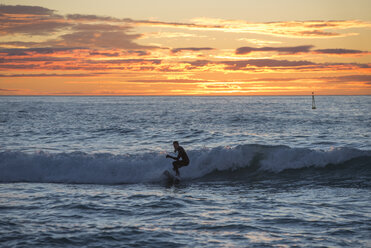 Man surfing at sunrise - SKCF000082