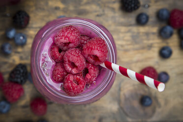 Glass of raspberry smoothie - LVF004709