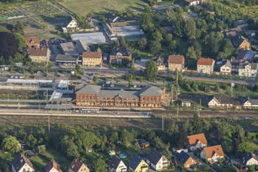 Deutschland, Niedersachsen, Hildesheim, Nordstemmen, Bahnhof, Luftaufnahme - PVCF000820