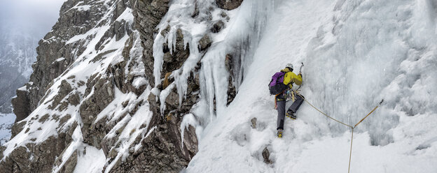 United Kingdom, Scotland, Ben Nevis, ice climbing - ALRF000363