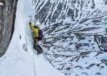 United Kingdom, Scotland, Ben Nevis, ice climbing - ALRF000365