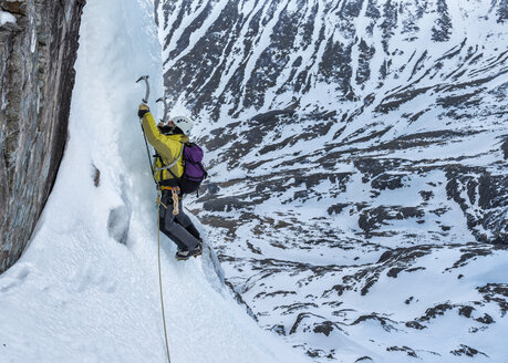 Vereinigtes Königreich, Schottland, Ben Nevis, Eisklettern - ALRF000365