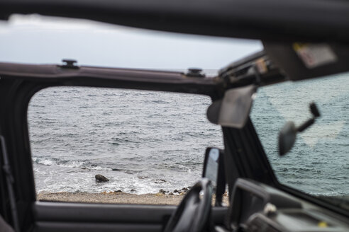 Spanien, Teneriffa, Strand vom Auto aus gesehen - SIPF000320