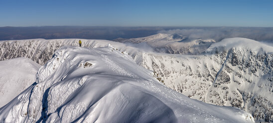 Vereinigtes Königreich, Schottland, Ben Nevis, Panoramablick auf Carn Mor Dearg - ALRF000384