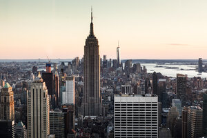 USA, New York, Manhattan, Empire State Building in den Abendstunden - FCF000885