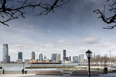 USA, New York State, New York City, Manhattan, Skyline und Hudson River - FCF000893