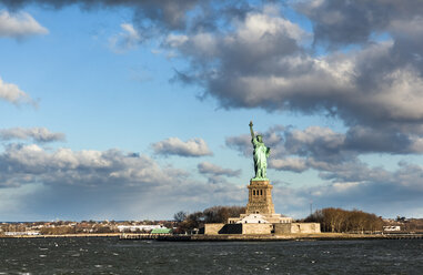 USA, New York City, Manhattan, Freiheitsstatue - FCF000906