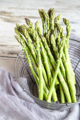 Mini organic green asparagus in a wire basket - SARF002681